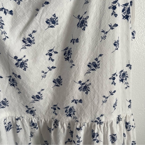 Universal Thread Maxi Dress Size 1X  White Blue Floral Tiered Sleeveless Flowy - Picture 5 of 13